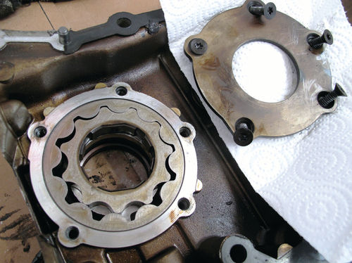 crankshaft-driven oil pump gears